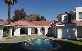 Monica'S Guesthouse